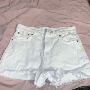 White Zara Frayed Ripped Shorts Size US 6